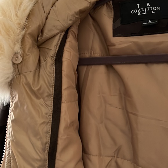 Womens parka with removable fur hood - Picture 3 of 9